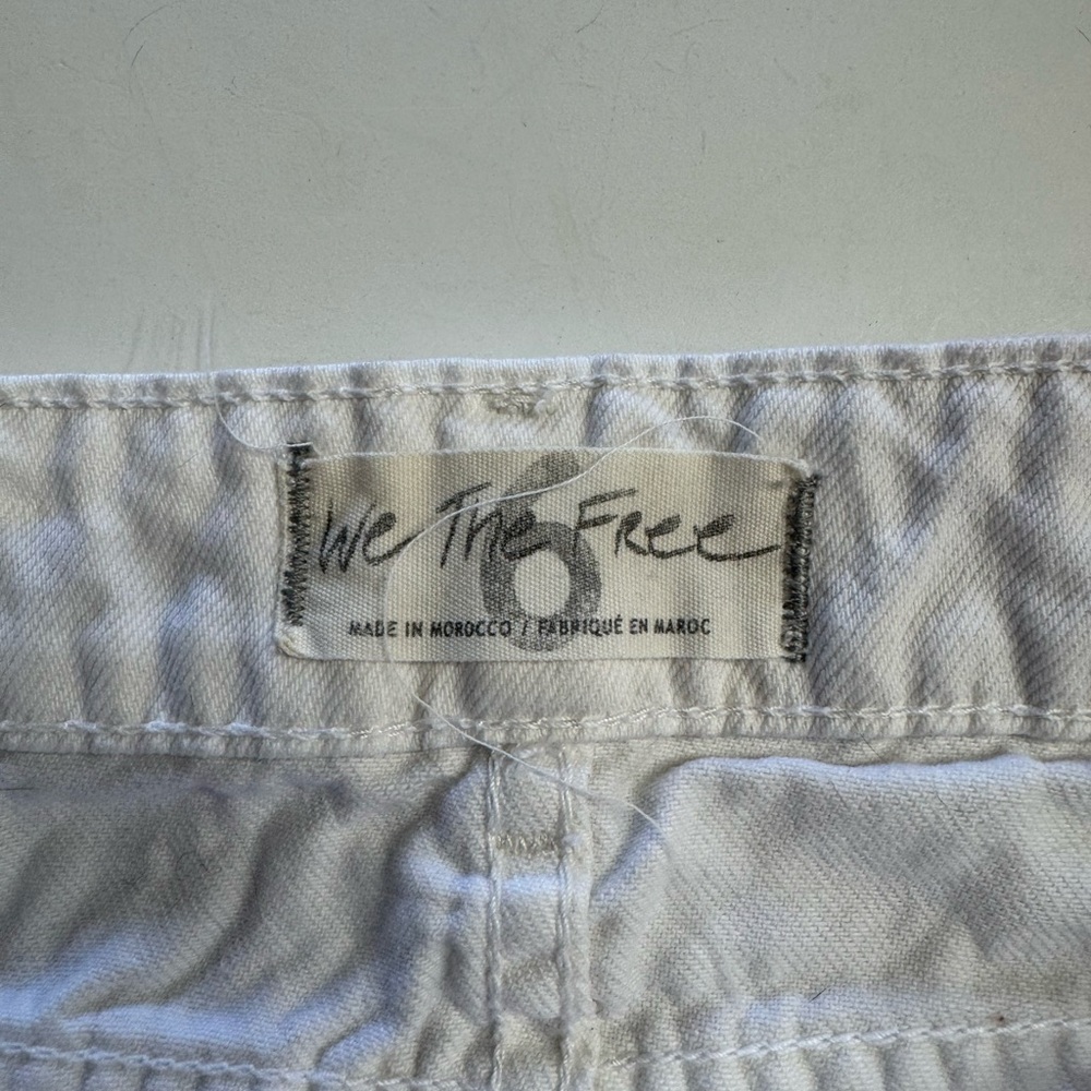 We The Free People Denim Skirt Mini Skirt White Distressed Fray Raw Hem Sz 6 - Picture 2 of 6